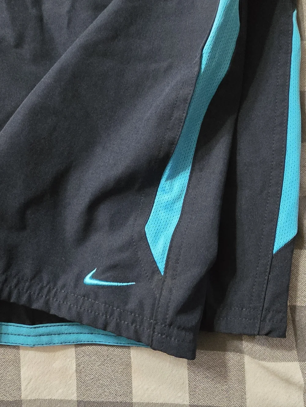 Nike Men’s Large Navy Blue Turquoise Swim Trunks Board Shorts Lined